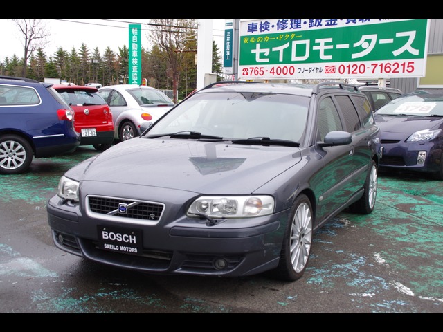 中古車 ボルボ V70 R Awd 4wd ベージュ内装 77 540km グレー 北海道 万円 中古車情報 中古車検索なら 車 選びドットコム