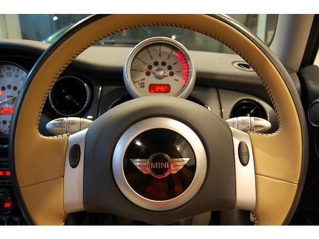 BMW MINI ミニ デザイナーズ・チョイス 中村哲也氏デザインの世界に一