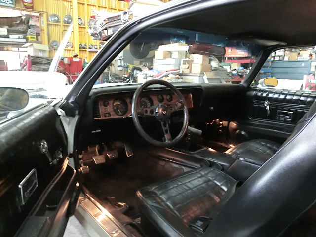 中古車 ポンテアック ファイヤーバード フォーミュラ アメ車劇用車キャロル ポンテアック400 の中古車詳細 ホワイト 神奈川県 価格応談 中古車情報 中古車検索なら 車選びドットコム 車選び Com