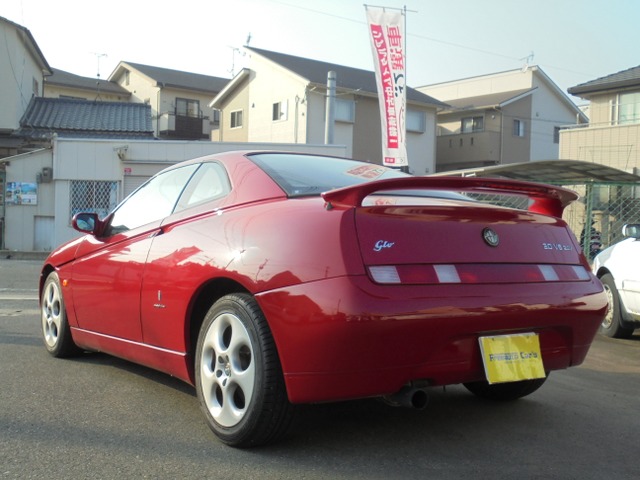 中古車 アルファロメオ アルファgtv 3 0 V6 24v 6速マニュアル の中古車詳細 76 000km レッド 福岡県 110万円 中古車情報 中古車検索なら 車選びドットコム 車選び Com