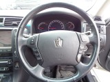 ステアリングスイッチが付いていますので運転中でもハンドルから手を離すことなく操作が出来ます★