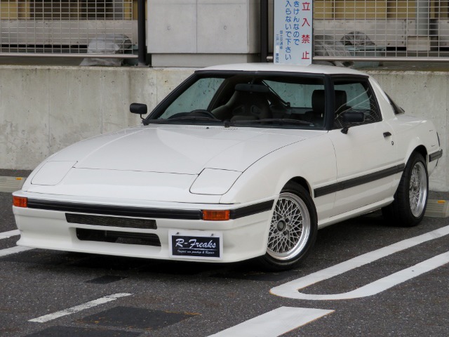 中古車 マツダ サバンナrx 7 13bペリ 換装公認 72 185km ホワイト 埼玉県 299万円 中古車情報 中古車検索なら 車 選びドットコム 車選び Com