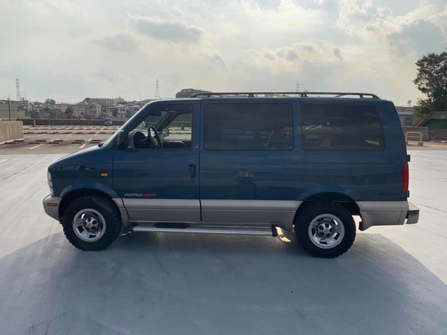 中古車 シボレー アストロ Ls 4wd アメ車劇用車キャロル アストロls4wd の中古車詳細 123 400km ブルー 神奈川県 85 8万円 中古車情報 中古車検索なら 車選びドットコム 車選び Com