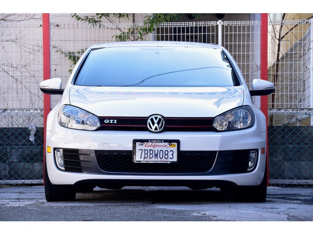 中古車 フォルクスワーゲン ゴルフ Gti Us並行左ハンドル6速マニュアル3ドア の中古車詳細 54 000km ホワイト 大阪府 218万円 中古車情報 中古車検索なら 車選びドットコム 車選び Com