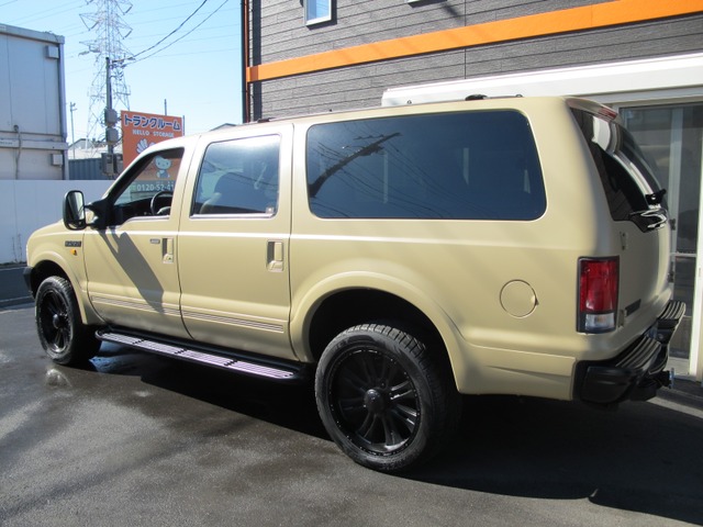 中古車 フォード エクスカージョン リミテッド 6 8 V10 4wd 22インチアルミ 4wd の中古車詳細 67 5km マットカーキー 東京都 178万円 中古車情報 中古車検索なら 車選びドットコム 車選び Com