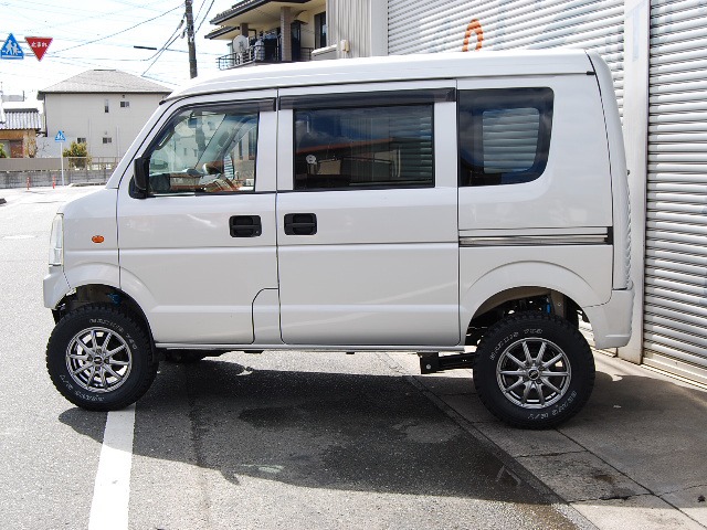 中古車 スズキ エブリイ Pc ハイルーフ 4wd 構造変更 4インチリフトup マッドタイ の中古車詳細 84 490km シルバーm 愛知県 93 8万円 中古車情報 中古車検索なら 車選びドットコム 車選び Com