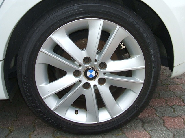 中古車 Bmw 118i 純正17インチアルミ ランフラットタイヤ の中古車詳細 000km ホワイト 栃木県 33万円 中古車情報 中古車検索なら 車選びドットコム 車選び Com