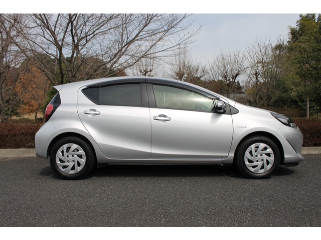 中古車 トヨタ アクア 1 5 G ワンオーナー の中古車詳細 11 550km シルバー 埼玉県 130万円 中古車情報 中古車 検索なら 車選びドットコム 車選び Com