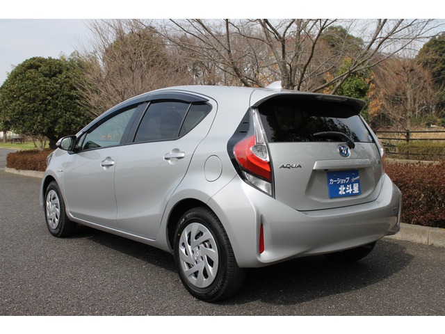 中古車 トヨタ アクア 1 5 G ワンオーナー の中古車詳細 11 550km シルバー 埼玉県 130万円 中古車情報 中古車 検索なら 車選びドットコム 車選び Com