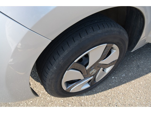 中古車 ホンダ フィット 1 5 ハイブリッド Fパッケージ 4wd ハイブリッド 4wd プッシュスタート の中古車詳細 143 000km アラバスターシルバー メタリック 北海道 60万円 中古車情報 中古車検索なら 車選びドットコム 車選び Com