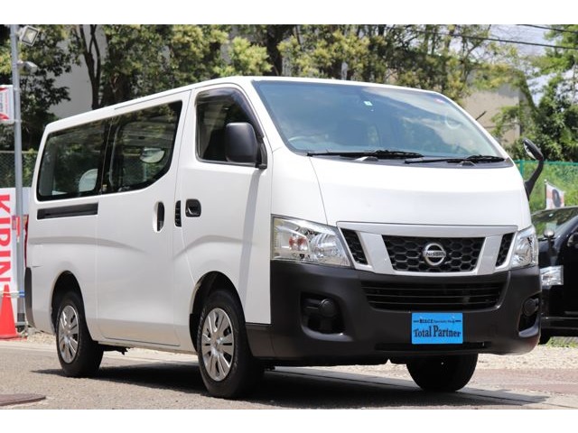 中古車 日産 Nv350キャラバン 2 0 Dx ロング 平床 6人乗 Etc キーレス 114 000km ホワイト 神奈川県 81 1万円 中古車情報 中古車検索なら 車選び Com