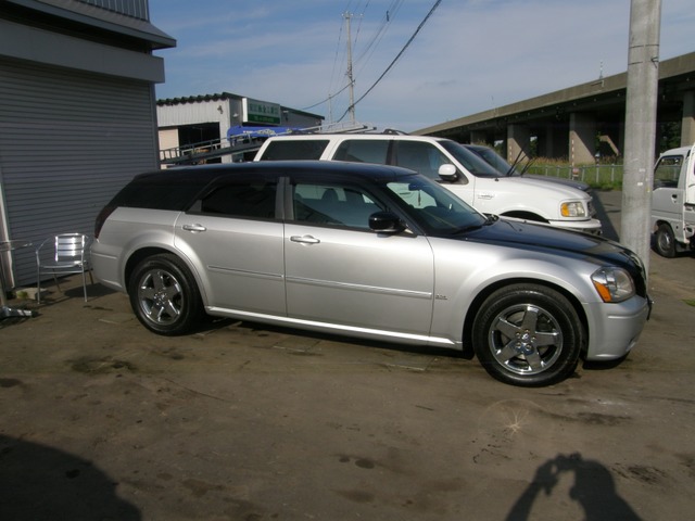 中古車 ダッジ マグナム Sxt 3 5 V6 4wd の中古車詳細 シルバーツートン 北海道 111万円 中古車情報 中古車検索なら 車 選びドットコム 車選び Com