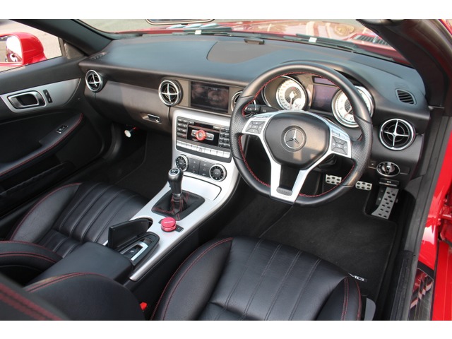 中古車 メルセデス ベンツ Slk0 Mt Amgスポーツパッケージ 電動オープン 黒革シート シートヒーター 22 813km ファイアオパール 埼玉県 349万円 中古車情報 中古車検索なら 車選びドットコム