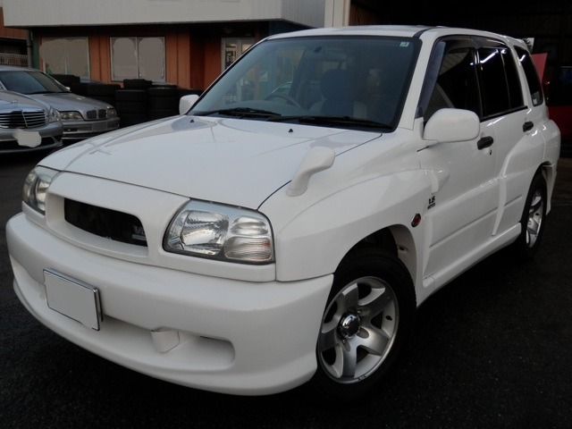 中古車 スズキ エスクード 2 5 V6スペシャル 4wd V6スペシャル限定300台 4wd の中古車詳細 137 000km 白 千葉県 50万円 中古車情報 中古車検索なら 車選びドットコム 車選び Com