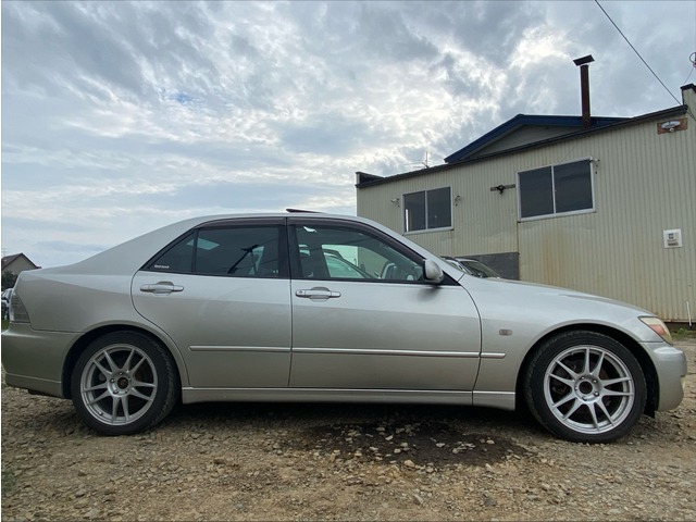 中古車 トヨタ アルテッツァ 2 0 Rs0 Zエディション サンルーフ 車高調 マフラー 146 000km シルバー 北海道 75万円 中古車情報 中古車検索なら 車選びドットコム