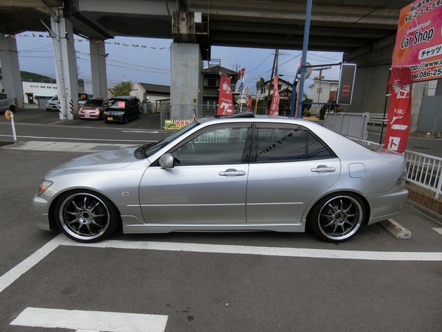 中古車 トヨタ アルテッツァ 2 0 Rs0 Zエディション Sr 外18aw 車高調 外マフラー の中古車詳細 40 000km シルバー 岡山県 79 8万円 中古車情報 中古車検索なら 車選びドットコム 車選び Com