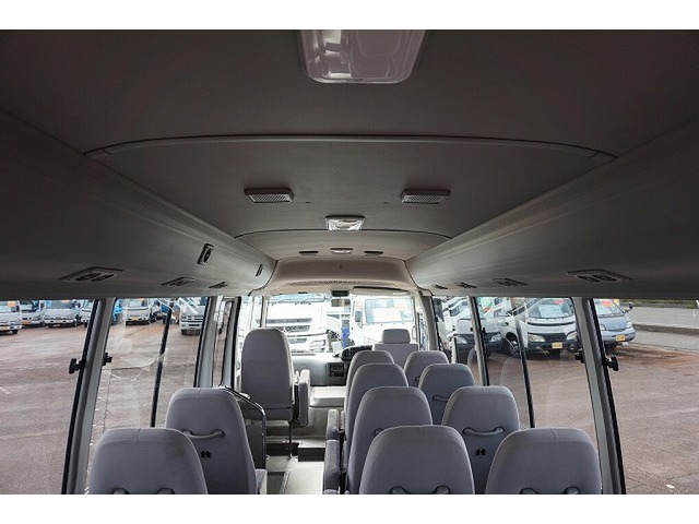 中古車 トヨタ コースター Lx 29人乗り マイクロバス 自動ドア の中古車詳細 42 070km 白 青ツートン 新潟県 308万円 中古車情報 中古車検索なら 車選びドットコム 車選び Com