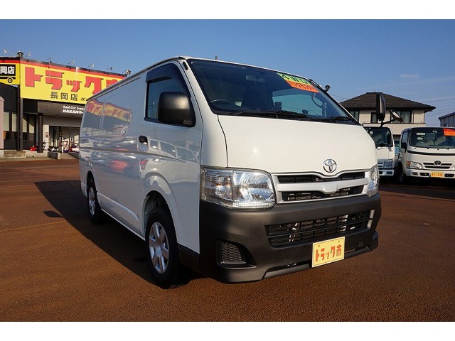 中古車 トヨタ ハイエースバン 3 0 Dx ディーゼル 4wd 1t 中温冷凍車 3人乗り 4ドア の中古車詳細 000km 白 新潟県 330万円 中古車情報 中古車検索なら 車選びドットコム 車選び Com