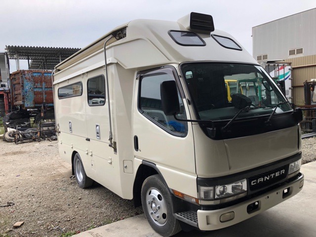 中古車 三菱ふそう キャンター キッチンカー キャンピングカーのベースに の中古車詳細 114 050km ベージュ 兵庫県 236 5万円 中古車情報 中古車検索なら 車選びドットコム 車選び Com