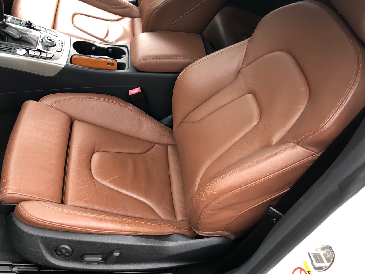 中古車 アウディ A5 2 0 Tfsi クワトロ 4wd 茶色皮シートパドルシフトターボエンジン 81 000km 白 埼玉県 95万円 中古車情報 中古車検索なら 車選びドットコム 車選び Com