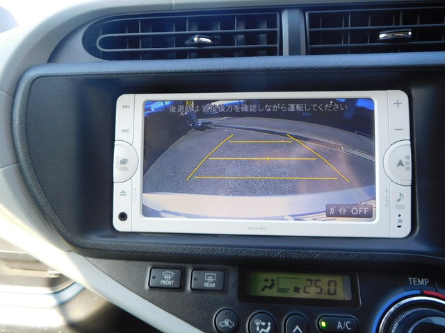 中古車 トヨタ アクア 1 5 S スマートエントリーパッケージ 純正ナビ の中古車詳細 34 423km シルバー 大阪府 69万円 中古車情報 中古車検索なら 車選びドットコム 車選び Com