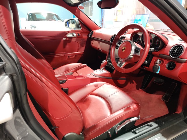 中古車 ポルシェ ケイマン Pdk カーボンリップ ウイング 赤内装 Pdk の中古車詳細 39 239km グレー 兵庫県 430万円 中古車情報 中古車検索なら 車選びドットコム 車選び Com