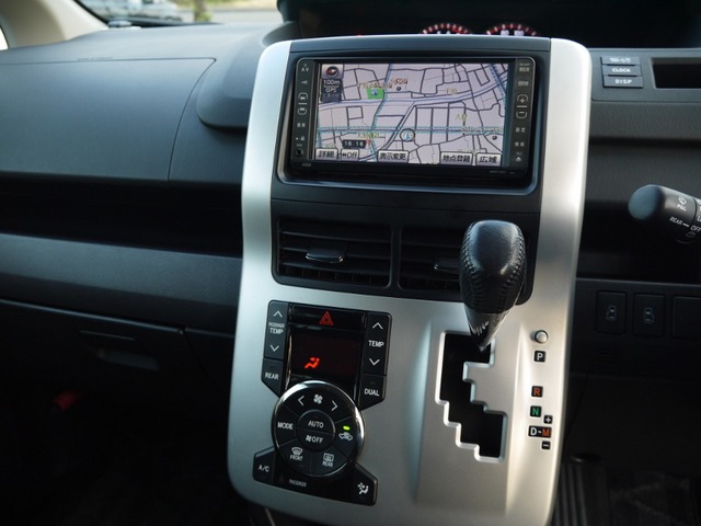 中古車 トヨタ ノア 2 0 Si 両側電動ドア ナビdvd バックカメラ の中古車詳細 99 400km シルバー 宮崎県 68万円 中古車情報 中古車検索なら 車選びドットコム 車選び Com