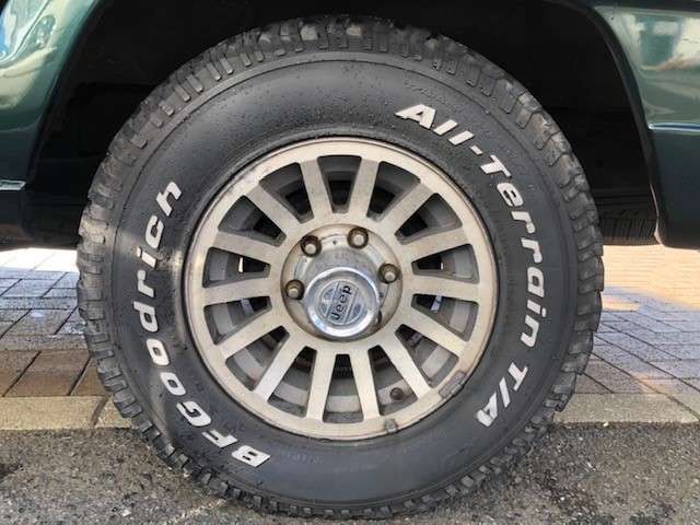 中古車 クライスラージープ グランドワゴニア 左ハンドル 4wd 革シート Cd の中古車詳細 108 000km グリーン 福岡県 258万円 中古車情報 中古車検索なら 車選びドットコム 車選び Com