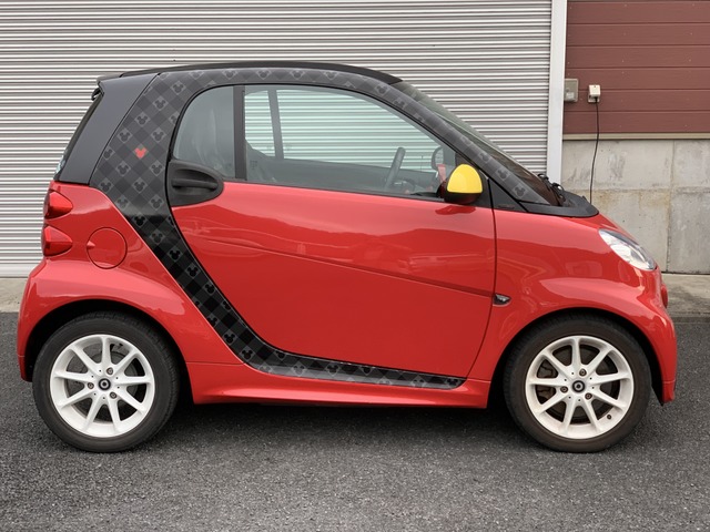 中古車 スマート スマートフォーツーエレクトリックドライブ エディション ディズニー 40台限定車 ミッキー仕様 の中古車詳細 21 813km レッド 神奈川県 168万円 中古車情報 中古車検索なら 車選びドットコム 車選び Com