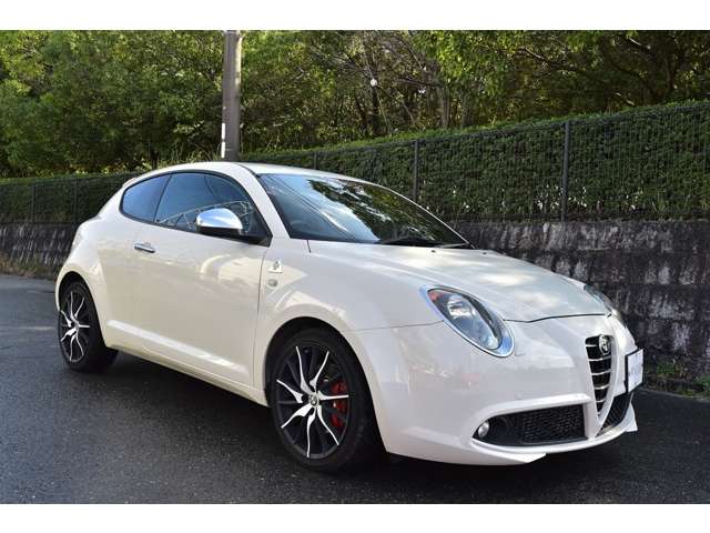 中古車 アルファロメオ ミト クアドリフォリオ ヴェルデ 1オーナー 黒レザー 地デジナビ 記録簿 59 000km ホワイト 奈良県 143 2万円 中古車情報 中古車検索なら 車選びドットコム 車選び Com