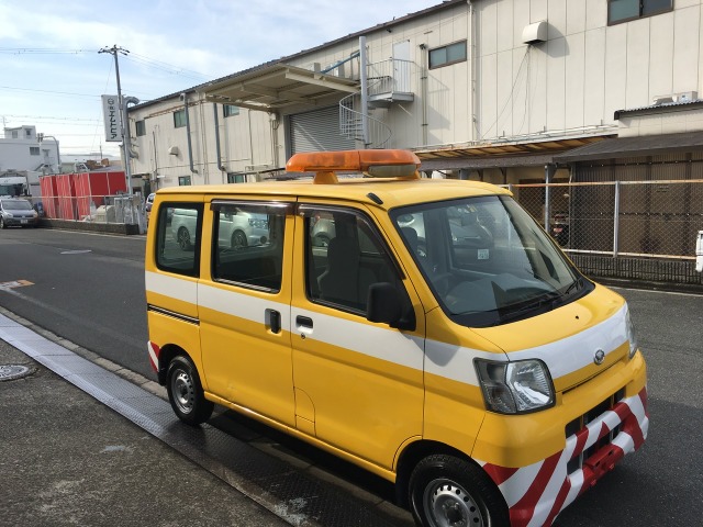 中古車 ダイハツ ハイゼットカーゴ 公団 道路作業車 警備 パトロールに の中古車詳細 600km イエロー 大阪府 42万円 中古車情報 中古車検索なら 車選びドットコム 車選び Com