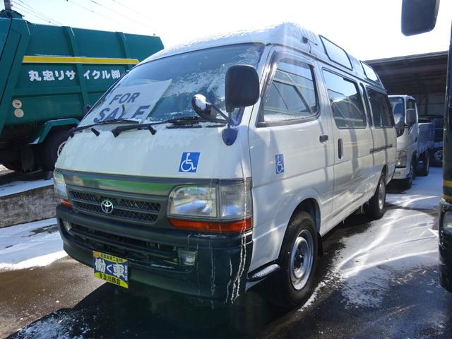 中古車 トヨタ ハイエースコミューター 福祉車両 4wd オートマ リフト付き 車椅子2基搭載 の中古車詳細 46 000km ホワイト 宮城県 121万円 中古車情報 中古車検索なら 車選びドットコム 車選び Com