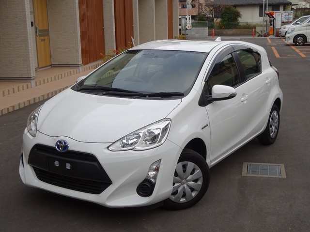 中古車 トヨタ アクア 1 5 L 41 000km ホワイト 千葉県 44 8万円 中古車情報 中古車検索なら 車選びドットコム 車 選び Com