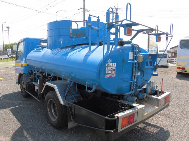 中古車 三菱ふそう キャンター バキュームカー 3t バキューム車 3000l 糞尿車 の中古車詳細 133 2km ブルー 福岡県 0万円 中古車情報 中古車検索なら 車選びドットコム 車選び Com