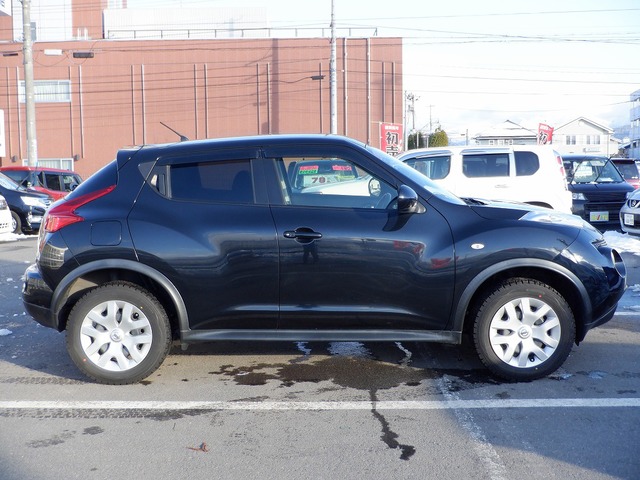 中古車 日産 ジューク 1 5 15rx タイプv の中古車詳細 106 0km ブラック 山形県 39 9万円 中古車情報 中古車検索なら 車選びドットコム 車選び Com