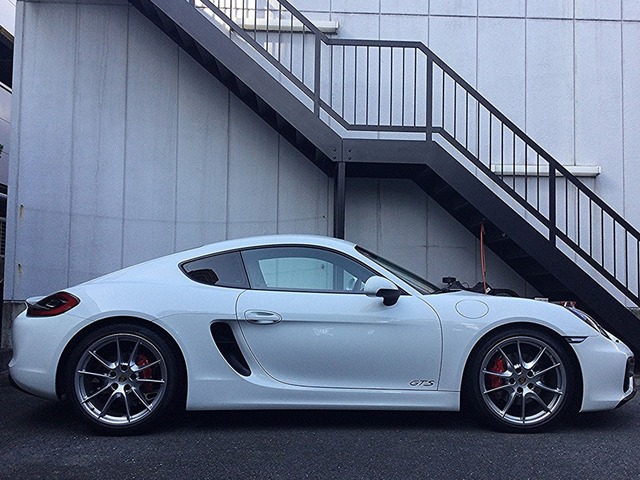 中古車 ポルシェ ケイマン Gts Pdk スポーツクロノpkg 左h 赤革 禁煙車 の中古車詳細 6 000km ホワイト 大阪府 798万円 中古車情報 中古車検索なら 車選びドットコム 車選び Com