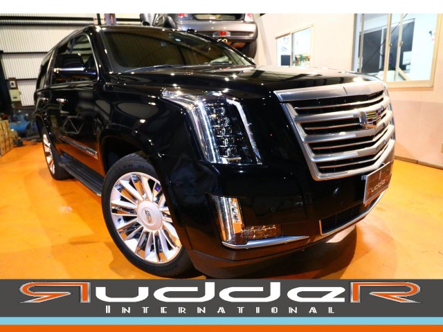 中古車 キャデラック エスカレード プラチナム 4wd 正規車 特別限定車希少8人乗 外マフラー の中古車詳細 33 000km セーブルブラック 愛知県 Sold Out 中古車情報 中古車検索なら 車選びドットコム 車選び Com
