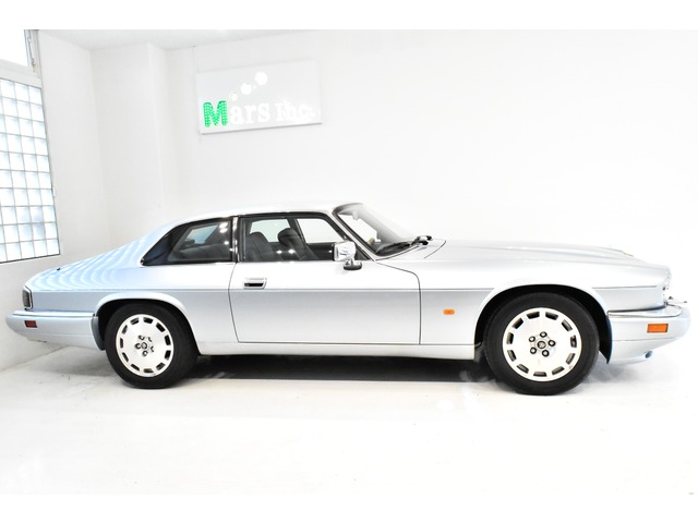 中古車情報 ジャガー Xj Sクーペ Xj S4 0 リミテッド 修復歴無し の中古車詳細 走行距離 2 4万km カラー アイスブルーシルバー 販売地域 東京都練馬区 中古車を探すなら Carme カーミー 中古車