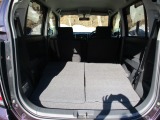 後部座席を倒すとより多くの荷物を載せることができます!