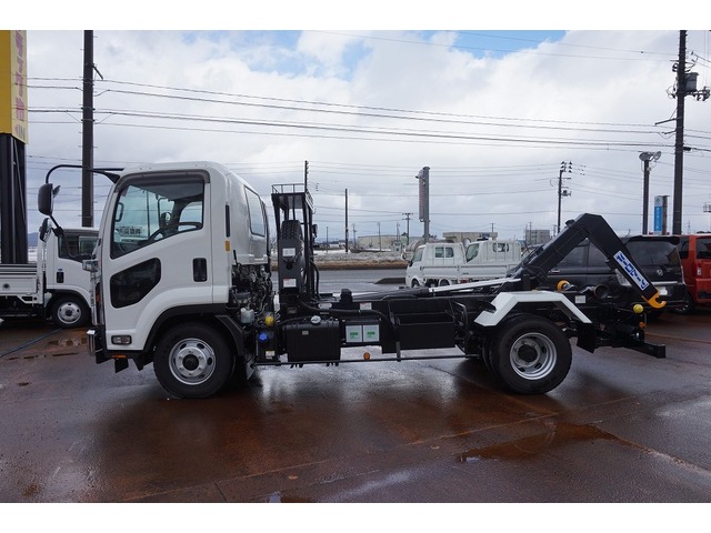 中古車 いすゞ フォワード アームロール 3 75t 標準ベッドレス 登録済未使用 の中古車詳細 660km ホワイト 新潟県 709 5万円 中古車情報 中古車検索なら 車選びドットコム 車選び Com