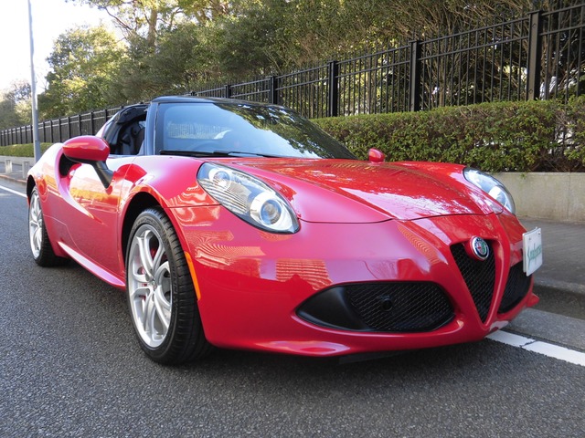 中古車 アルファロメオ 4cスパイダー 右ハンドル の中古車詳細 32 800km アルファレッド 東京都 Sold Out 中古車情報 中古車検索なら 車選びドットコム 車選び Com