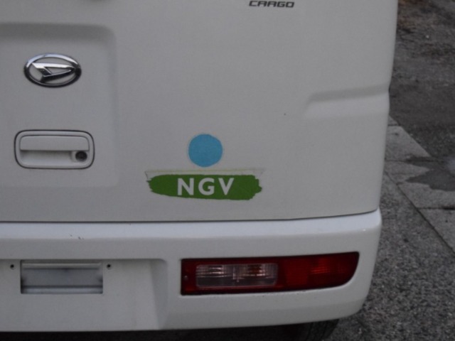 中古車 ダイハツ ハイゼットカーゴ Cng ナビ Tv 集中ドアロック の中古車詳細 44 500km シロ 愛知県 Sold Out 中古車情報 中古車検索なら 車選びドットコム 車選び Com