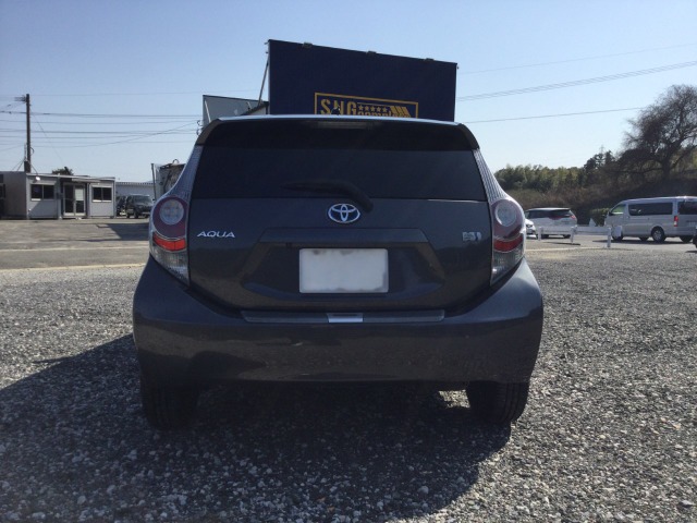 中古車 トヨタ アクア ハイブリッド 内外装良好 美車 の中古車詳細 221 701km ガンメタリック 福岡県 28万円 中古 車情報 中古車検索なら 車選びドットコム 車選び Com