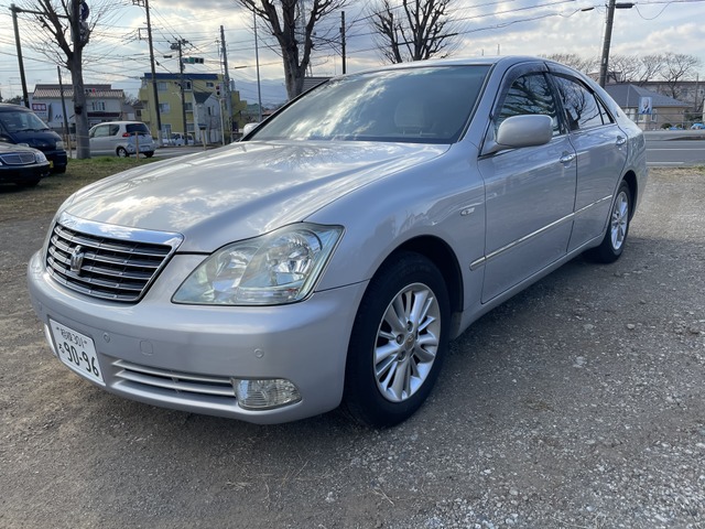 中古車 トヨタ クラウン 3 0 ロイヤルサルーン の中古車詳細 105 000km シルバー 神奈川県 30万円 中古車情報 中古車 検索なら 車選びドットコム 車選び Com