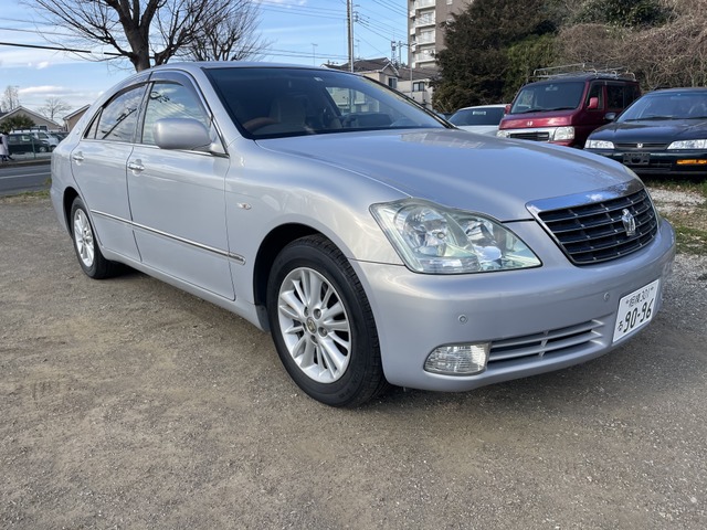 中古車 トヨタ クラウン 3 0 ロイヤルサルーン の中古車詳細 105 000km シルバー 神奈川県 30万円 中古車情報 中古車 検索なら 車選びドットコム 車選び Com