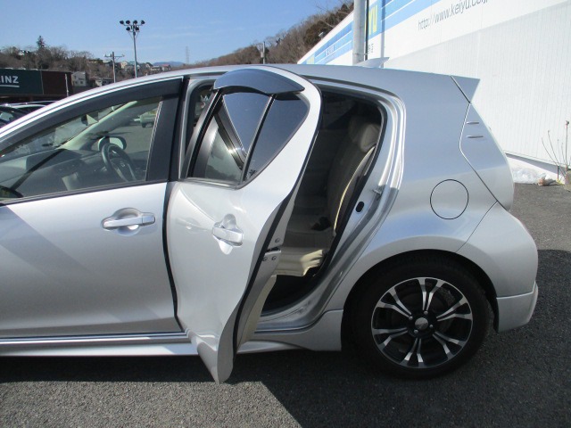 中古車 トヨタ アクア 1 5 G ユーザー買取車ディーラーナビ12セグ の中古車詳細 86 014km シルバー 神奈川県 49 9万円 中古車情報 中古車検索なら 車選びドットコム 車選び Com