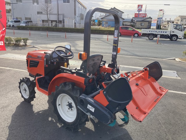 中古車 その他 クボタ トラクタ 10馬力 67時間 4wd の中古車詳細 67km オレンジ 静岡県 75万円 中古車情報 中古車 検索なら 車選びドットコム 車選び Com