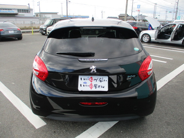 中古車 プジョー 8 プレミアム 禁煙 ドラレコ クルコン クリソナー の中古車詳細 51 540km ブラック 愛知県 Sold Out 中古車情報 中古車検索なら 車選びドットコム 車選び Com