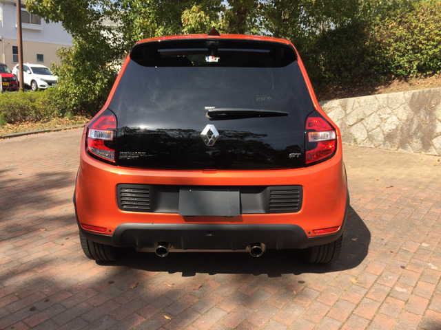 中古車 ルノー トゥインゴ Gt 5速mt メモリーナビ 禁煙 の中古車詳細 8 000km オランジュブレイズメタリック 神奈川県 228万円 中古車情報 中古車検索なら 車選びドットコム 車選び Com