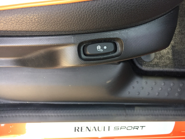 中古車 ルノー トゥインゴ Gt 5速mt メモリーナビ 禁煙 の中古車詳細 8 000km オランジュブレイズメタリック 神奈川県 228万円 中古車情報 中古車検索なら 車選びドットコム 車選び Com